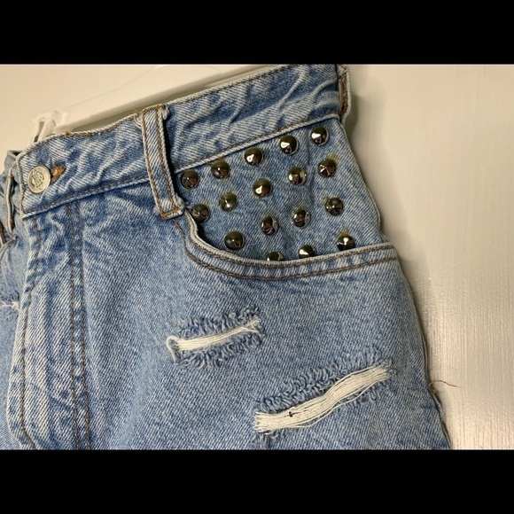 Vintage 90s authentic distressed BONGO denim frayed studded shorts size 7 - Picture 3 of 7